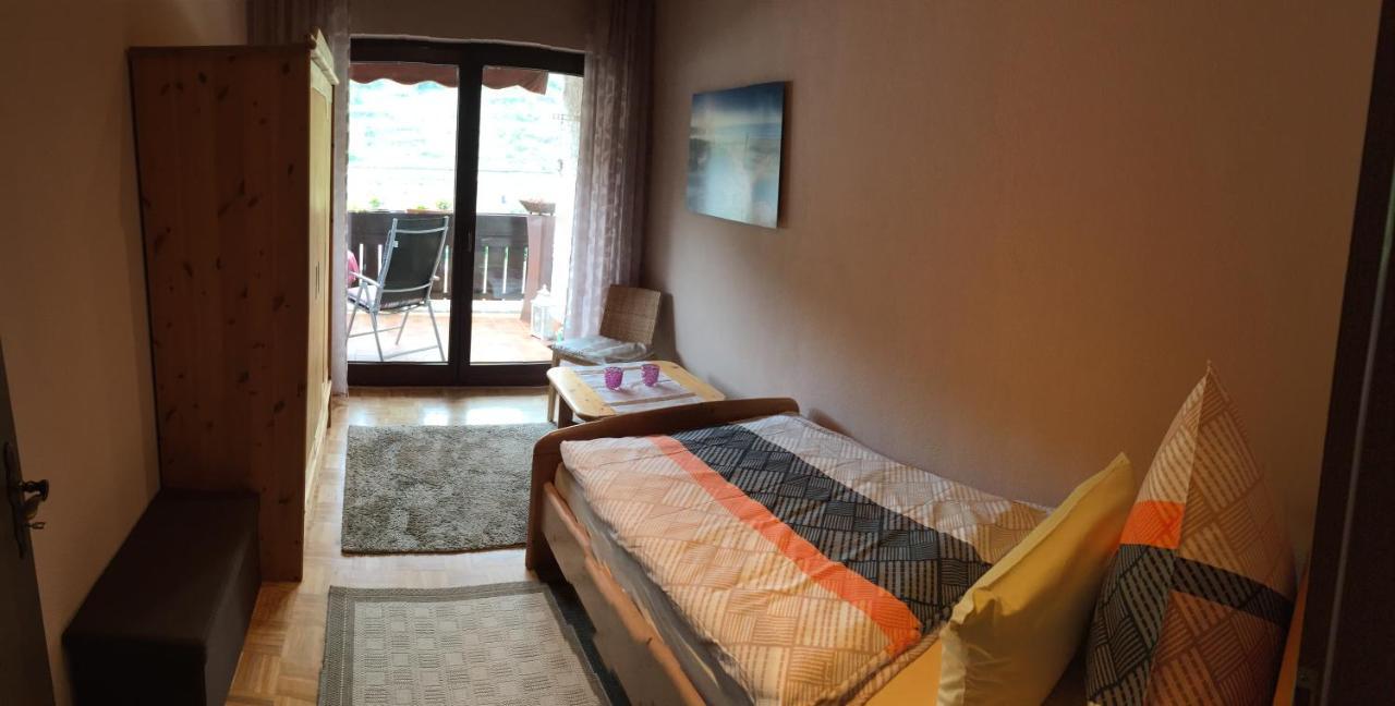 Ferienwohnung Unter Dem Schild Oberfell Esterno foto